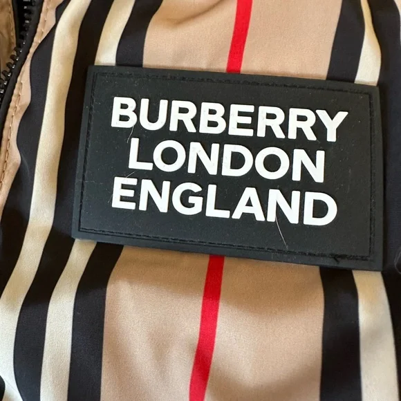 Burberry Kids’ Puffer Vest with Removable Hood - Picture 4 of 10